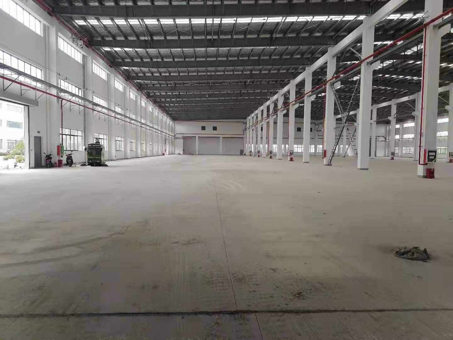 出租昆山陆家日本工业园 独栋单层厂房8000平米 可架行车