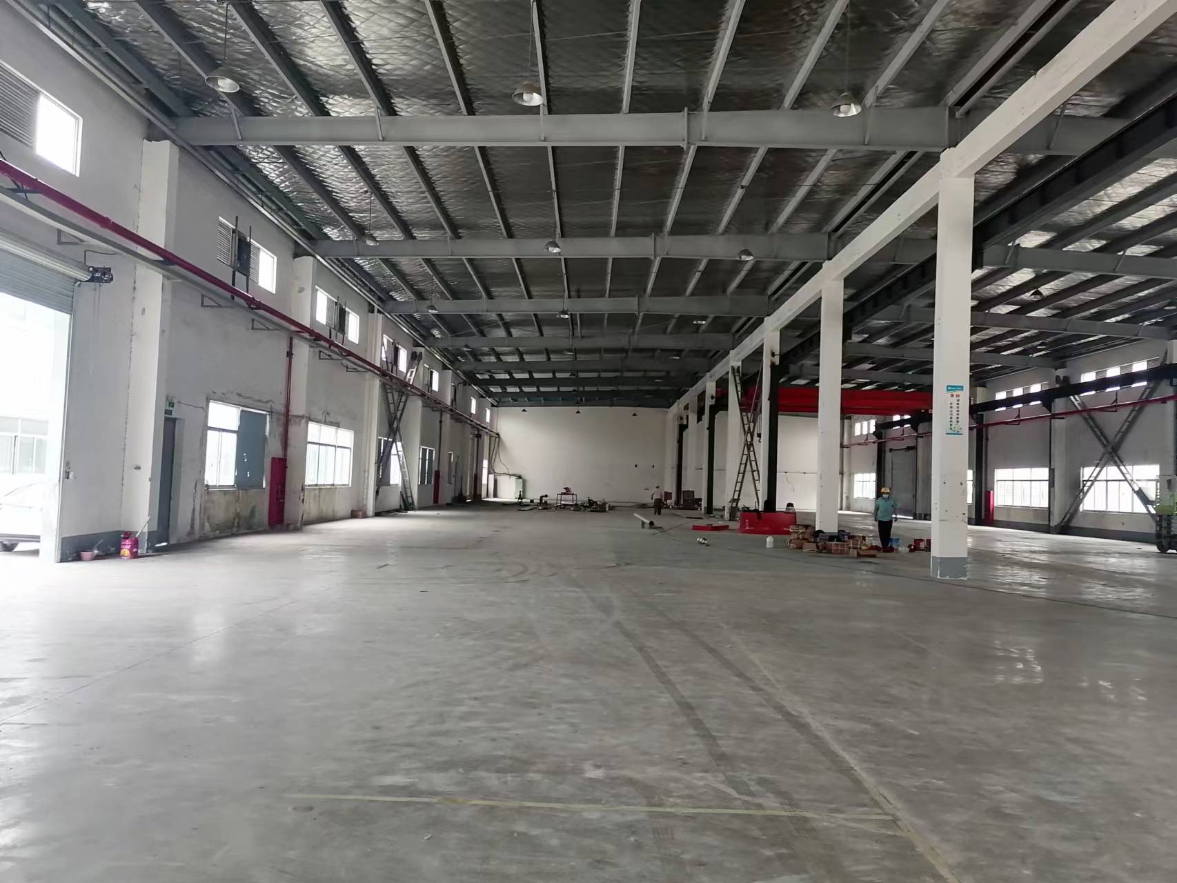 出租昆山张浦独栋单层厂房3400平米 带有5吨行车一部